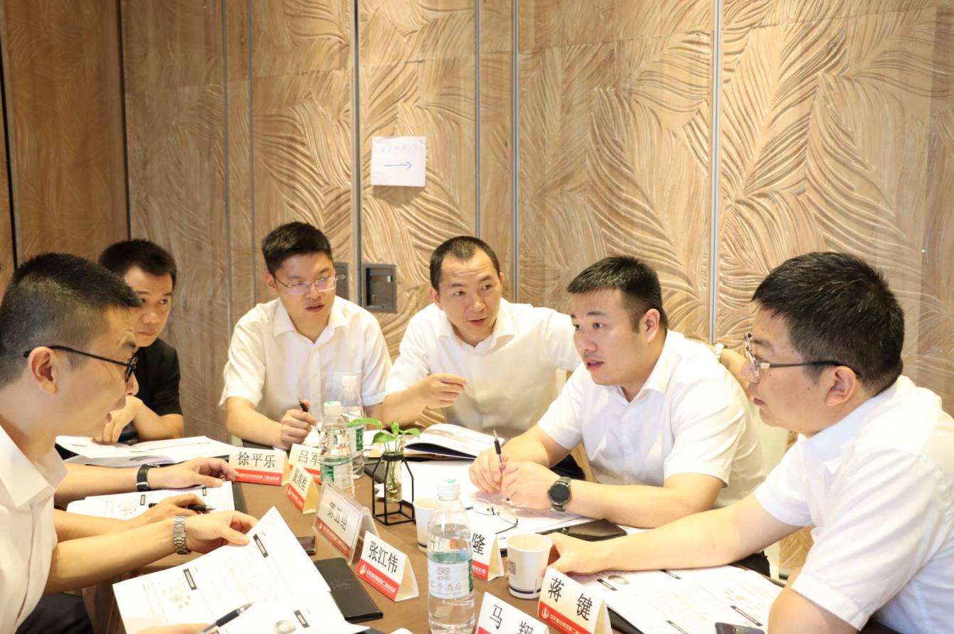 2021年6月25日-26日，太阳GG二建组织开展了2021年中高层主管执行力培训。本次培训特邀清华、北大、上海交大总裁班讲师，中国企业家协会特聘高级讲师许晋老师进行授课。